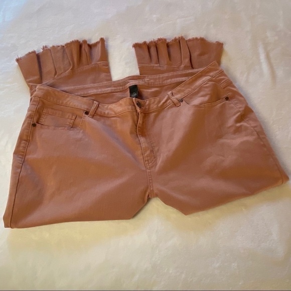 Lane Bryant Ruffle Bottom Crop Jeans Pink Size 26 NEW NWT - Picture 5 of 15